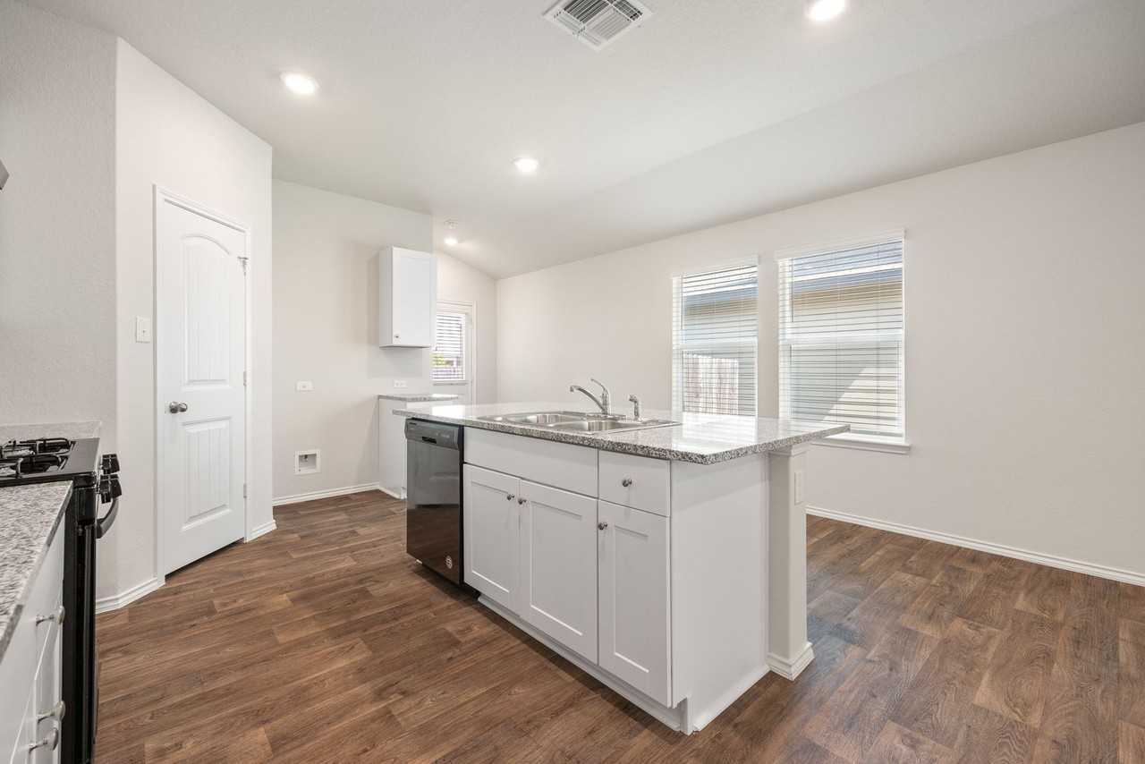 4238 Fort Palmer Blvd - Photo 6 of 16