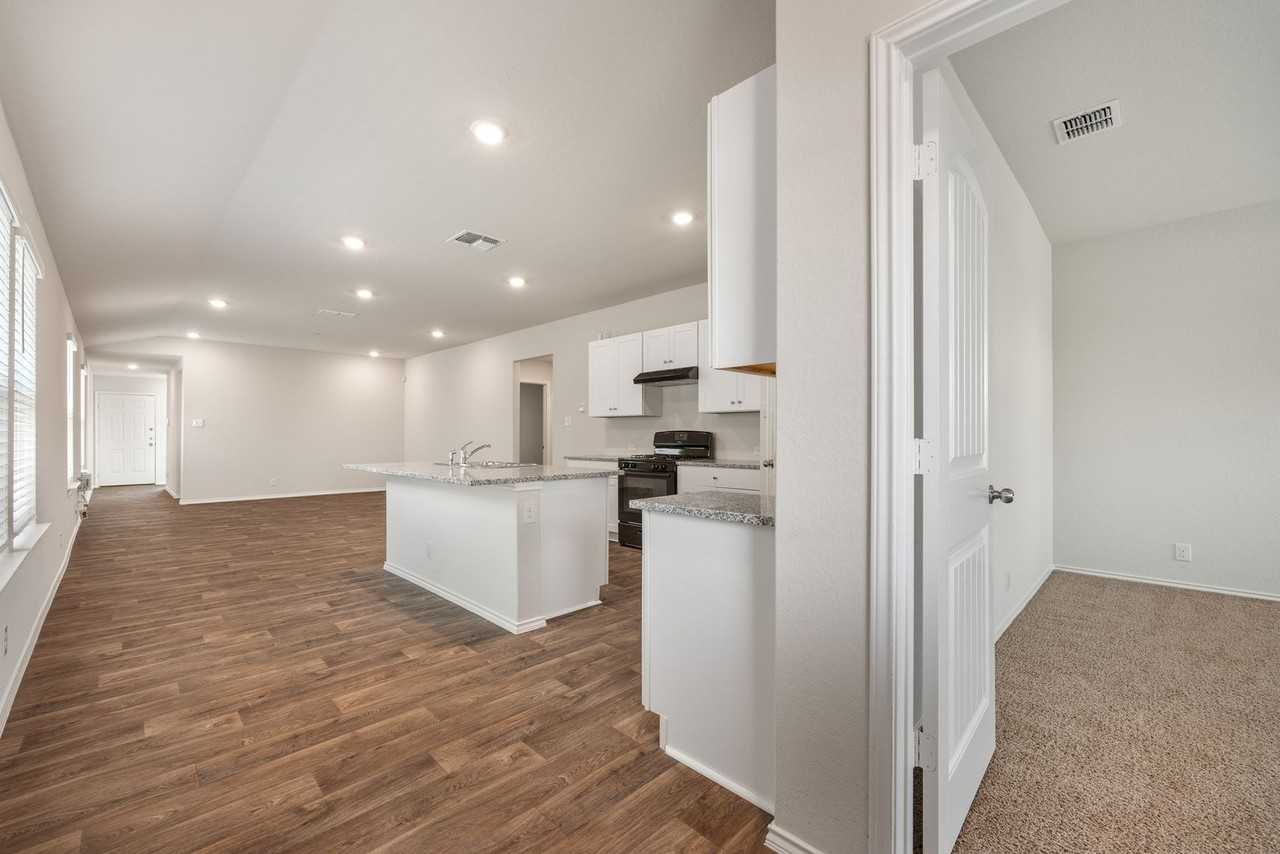 4238 Fort Palmer Blvd - Photo 7 of 16