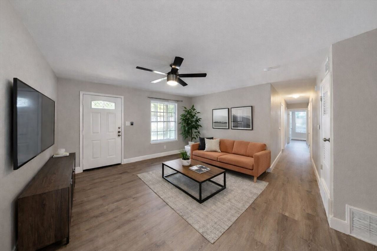 8700 Parkfield Dr - Photo 2 of 23