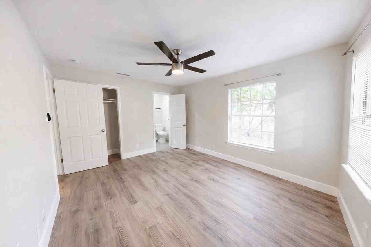 8700 Parkfield Dr - Photo 5 of 23