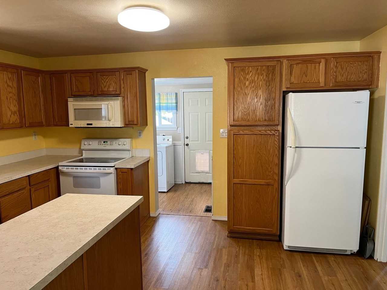 2720 Crater St - Photo 3 of 12