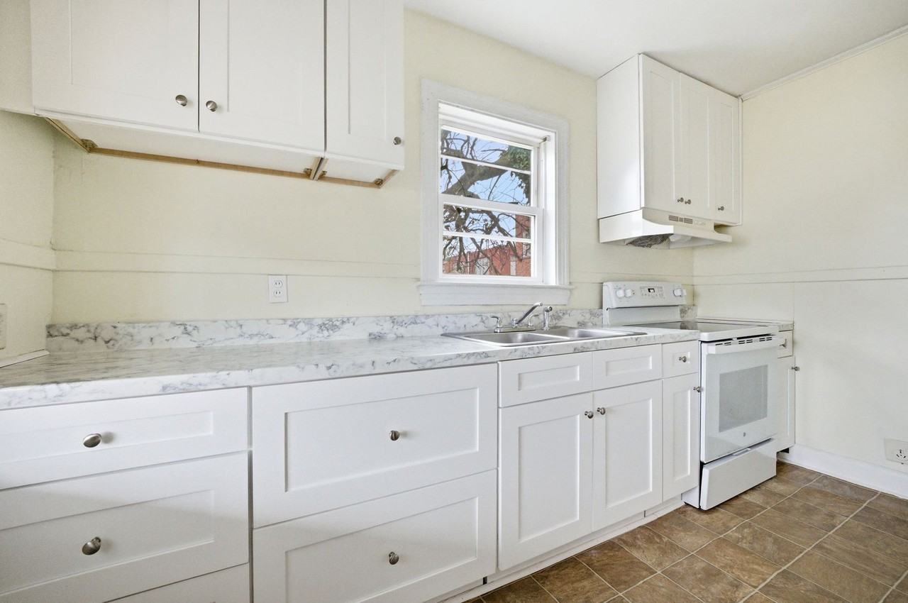 212 1/2 S Armistead Ave - Photo 3 of 8