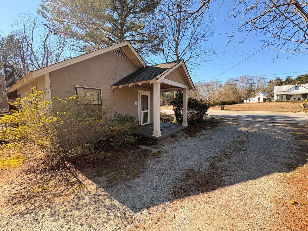 105 Whitehall Rd - Photo 2 of 10