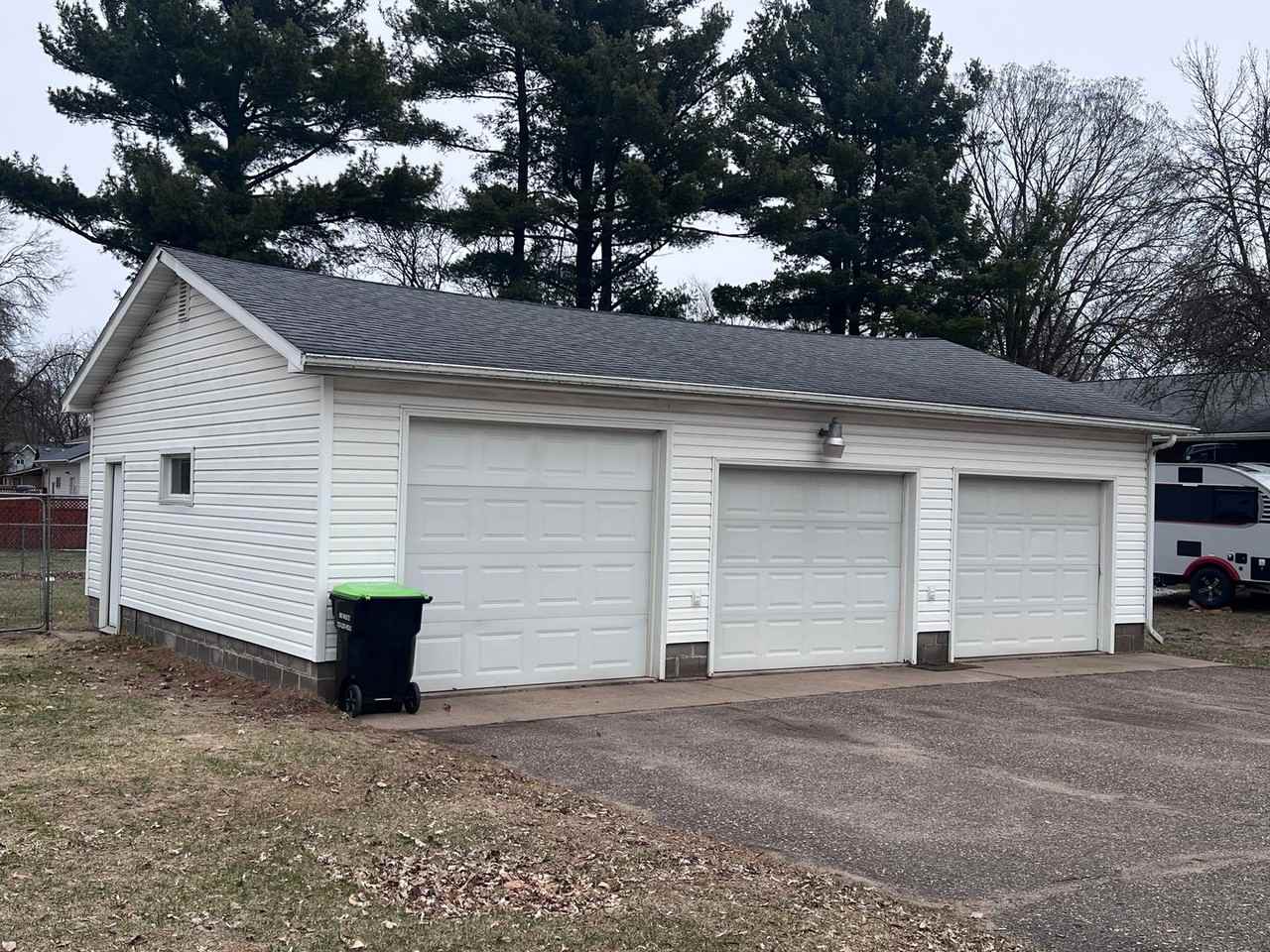 109 22nd Ave E - Photo 2 of 3