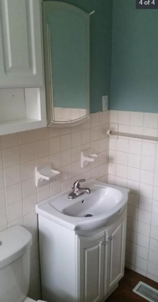 2902 Lawndale Dr - Photo 4 of 4