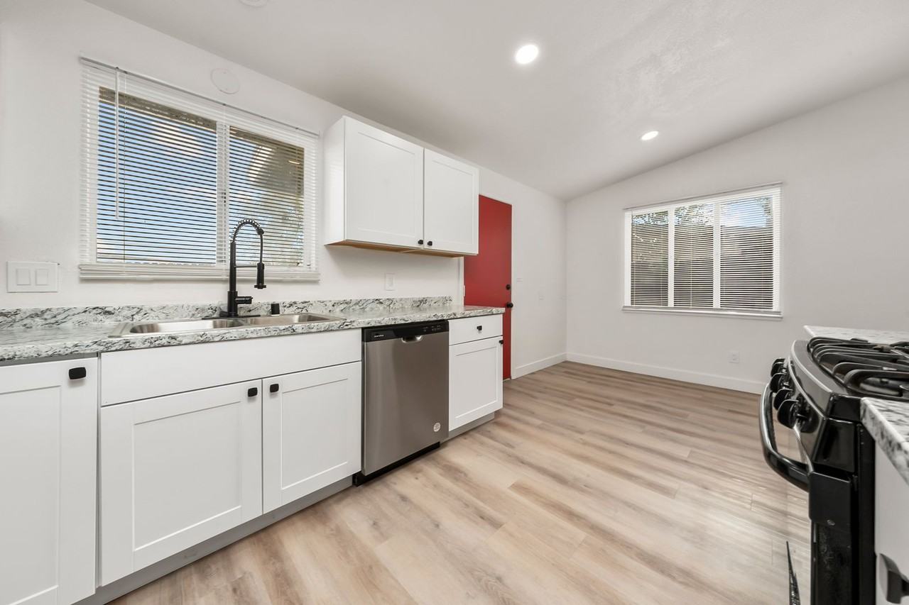 6412 Stoneman Dr - Photo 2 of 7