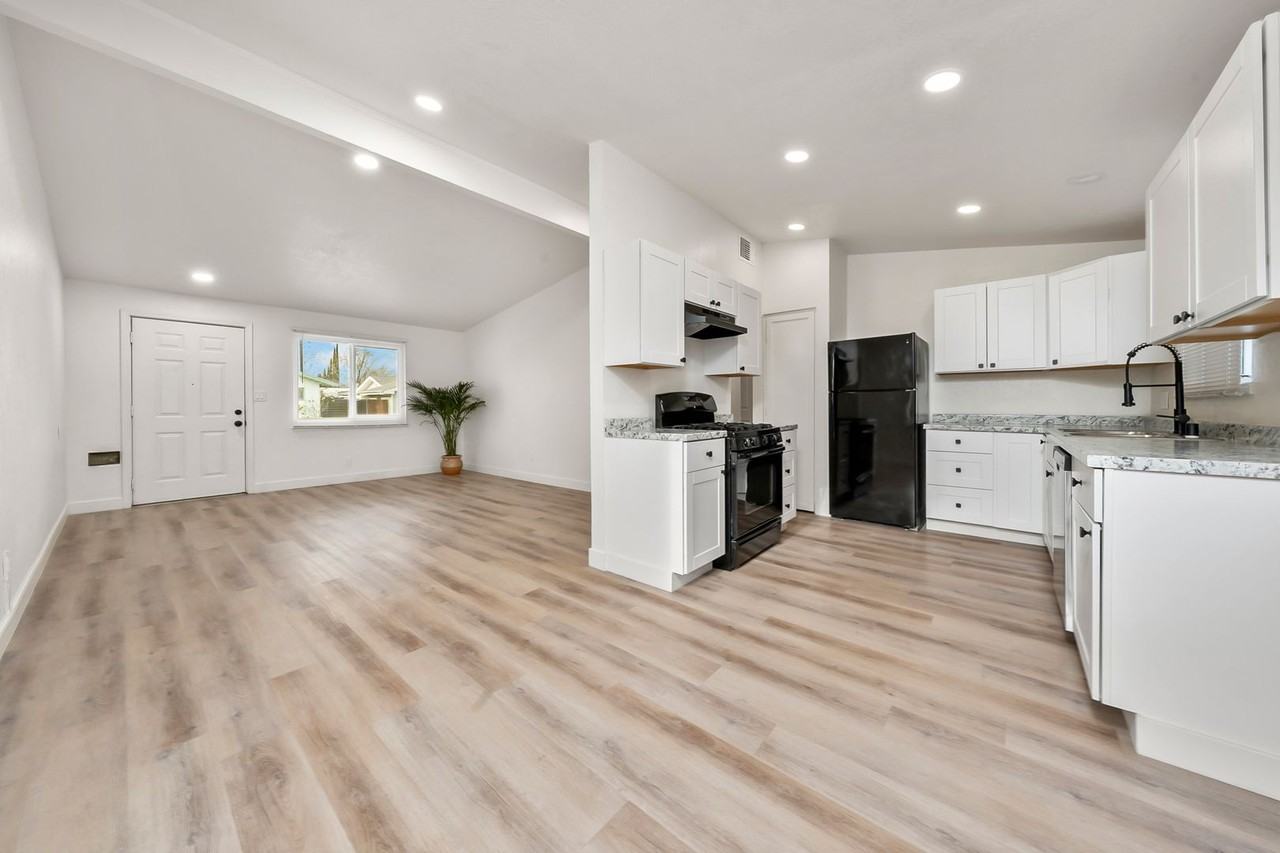 6412 Stoneman Dr - Photo 3 of 7