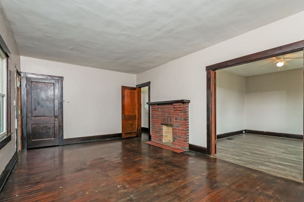 327 N Shaffer St - Photo 4 of 10