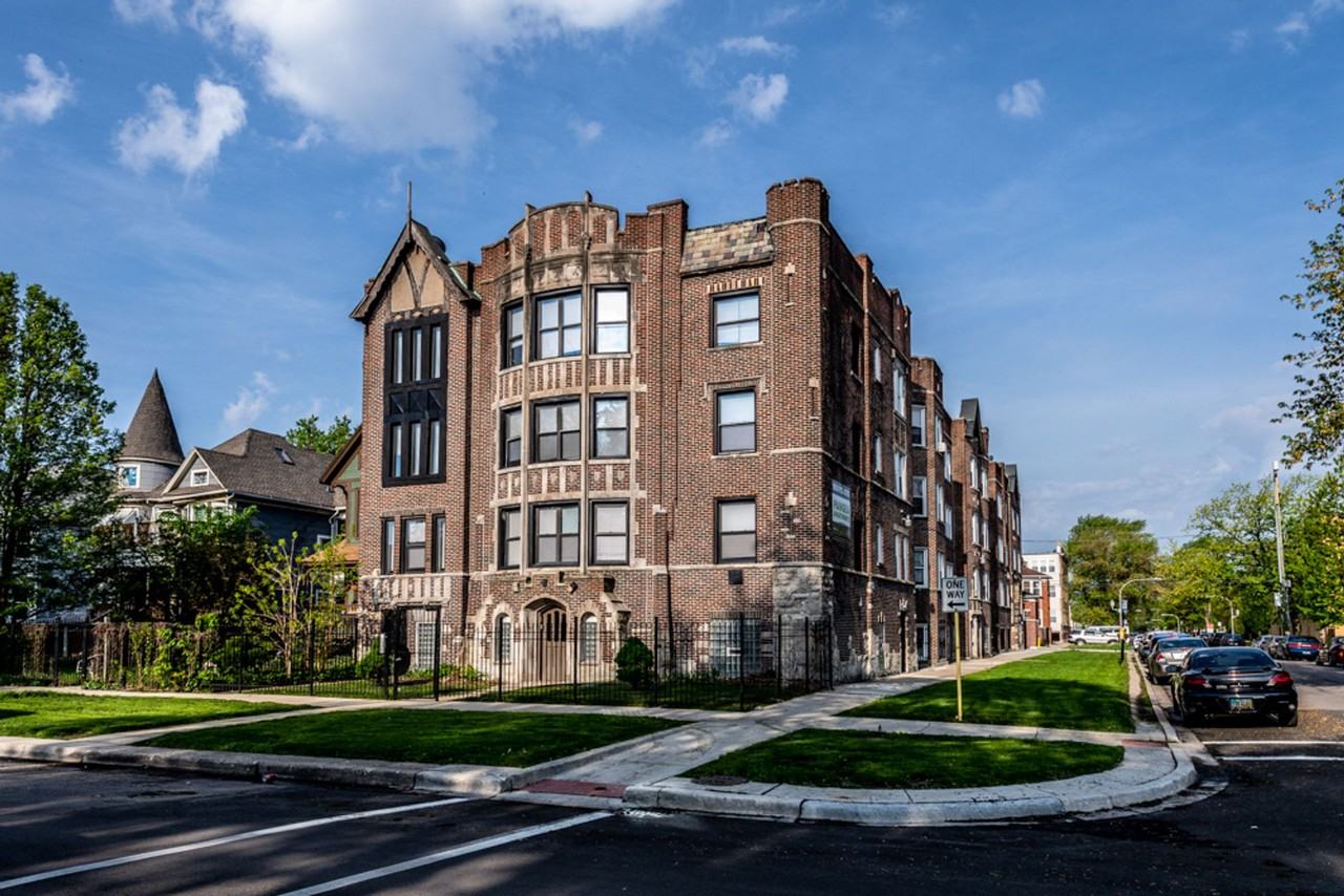 654 N Pine Ave 5501 - Photo 7 of 25