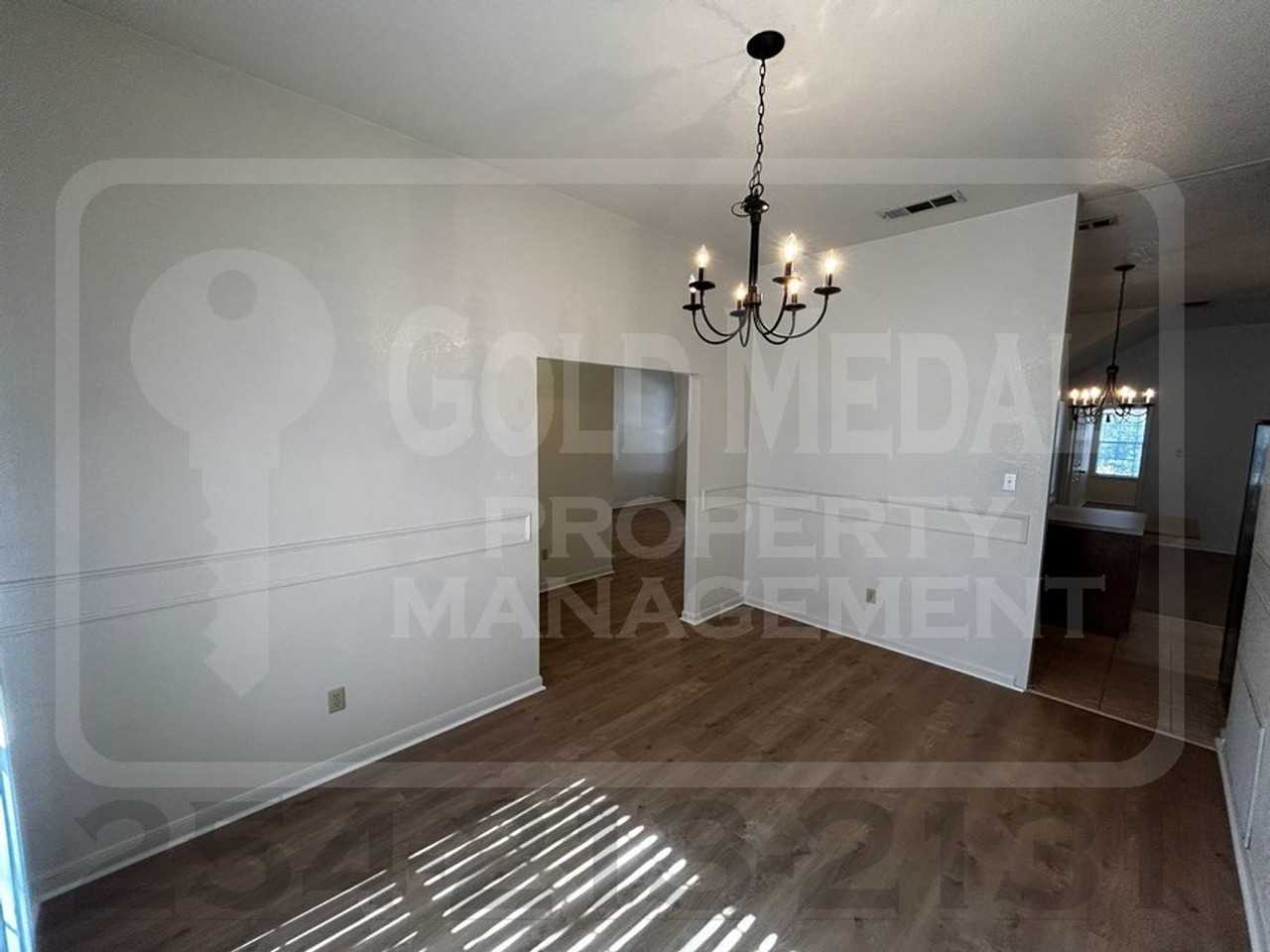 1805 Diana Ln - Photo 7 of 30