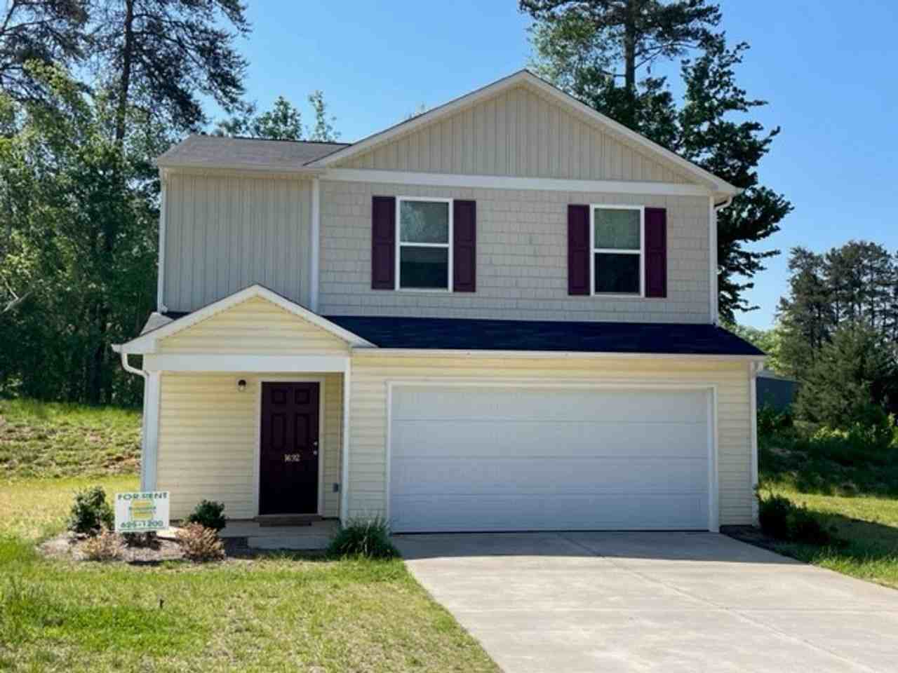 1492 Oriole Dr - Photo 2 of 10