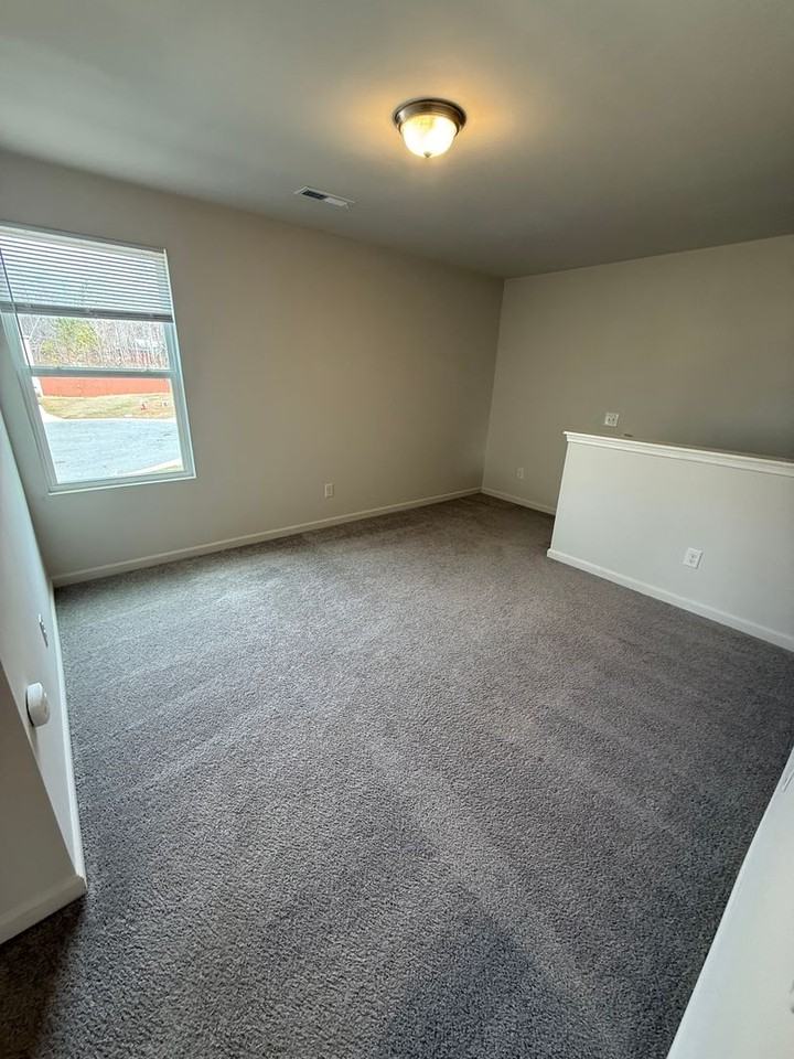 1492 Oriole Dr - Photo 5 of 10