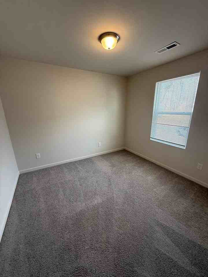 1492 Oriole Dr - Photo 6 of 10