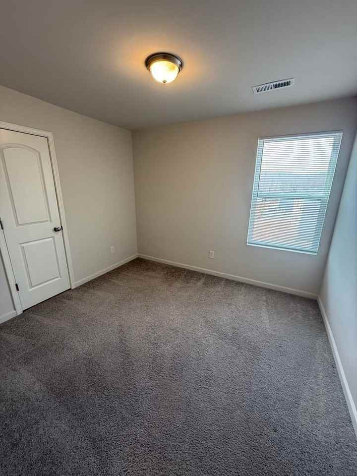 1492 Oriole Dr - Photo 7 of 10