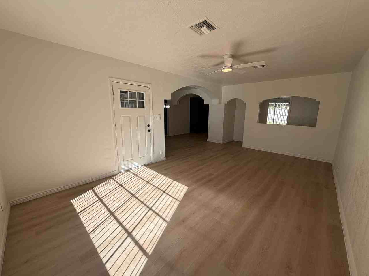 1116 E 1st Ave - Photo 3 of 50