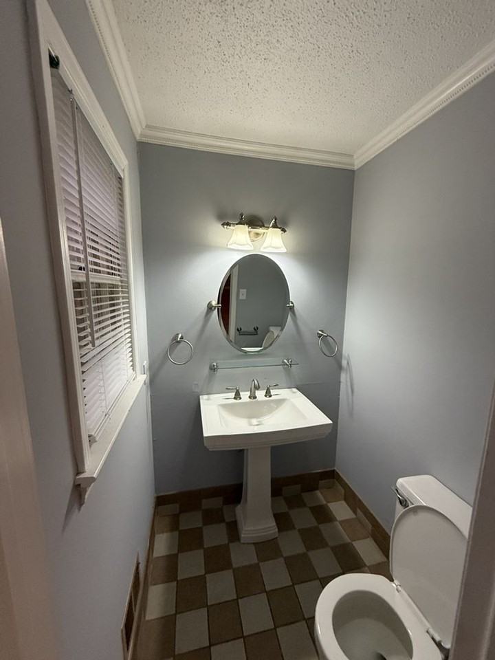 337 N Royal Tower Dr - Photo 2 of 11