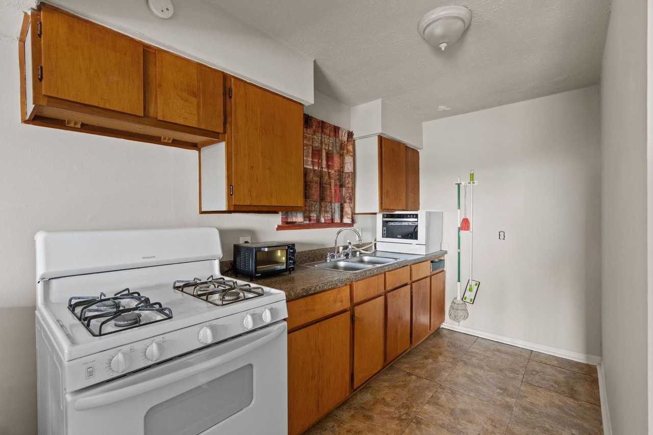 810 93rd St - Photo 2 of 10