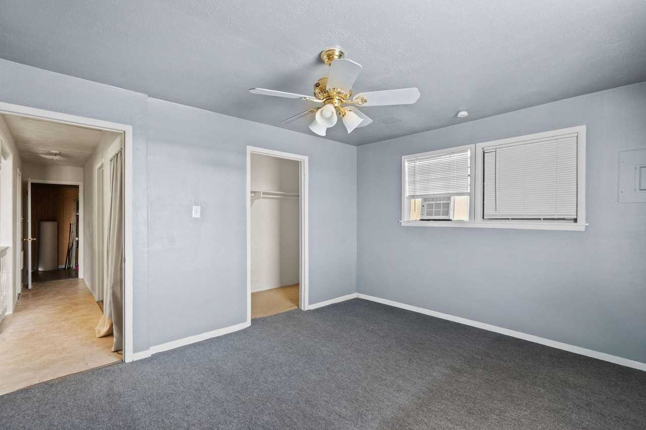 810 93rd St - Photo 6 of 10