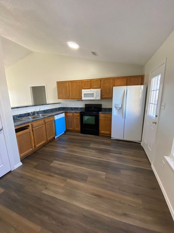 3811 Owen St - Photo 2 of 9