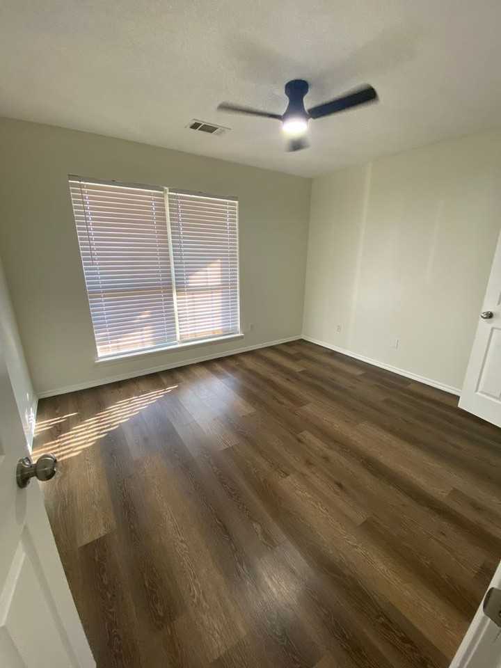 3811 Owen St - Photo 5 of 9