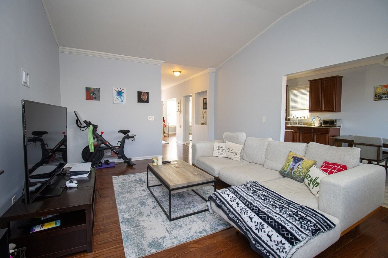 136 Hay Meadow Ln - Photo 2 of 33