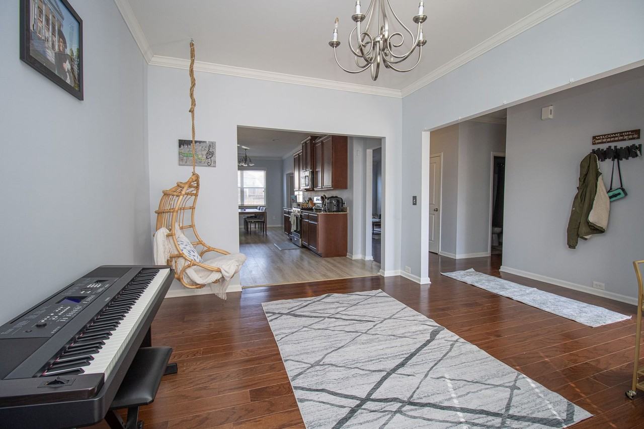 136 Hay Meadow Ln - Photo 4 of 33