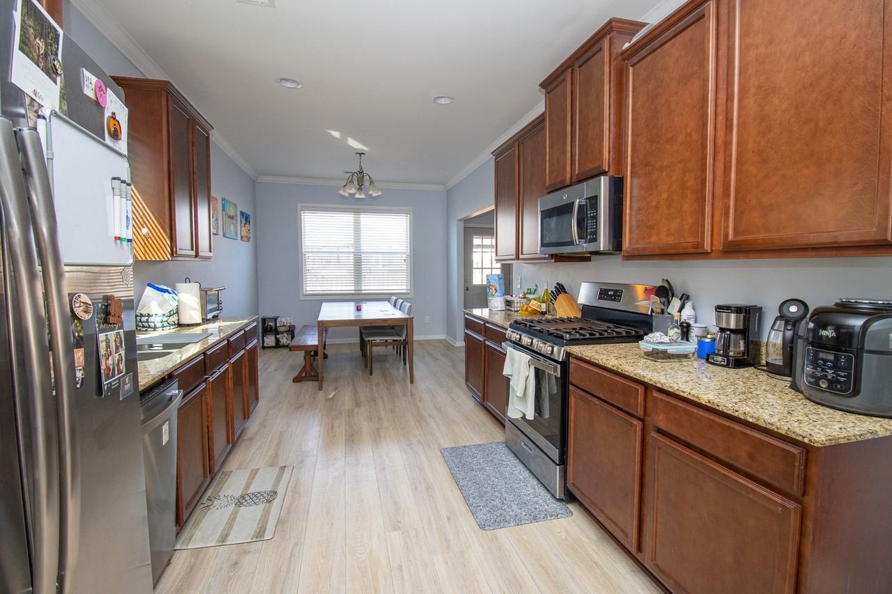 136 Hay Meadow Ln - Photo 5 of 33