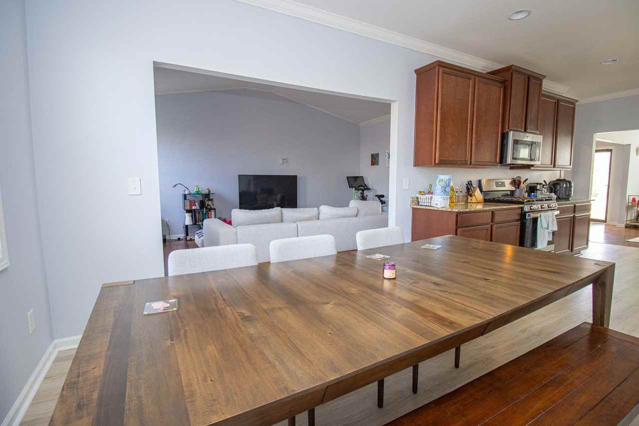 136 Hay Meadow Ln - Photo 7 of 33