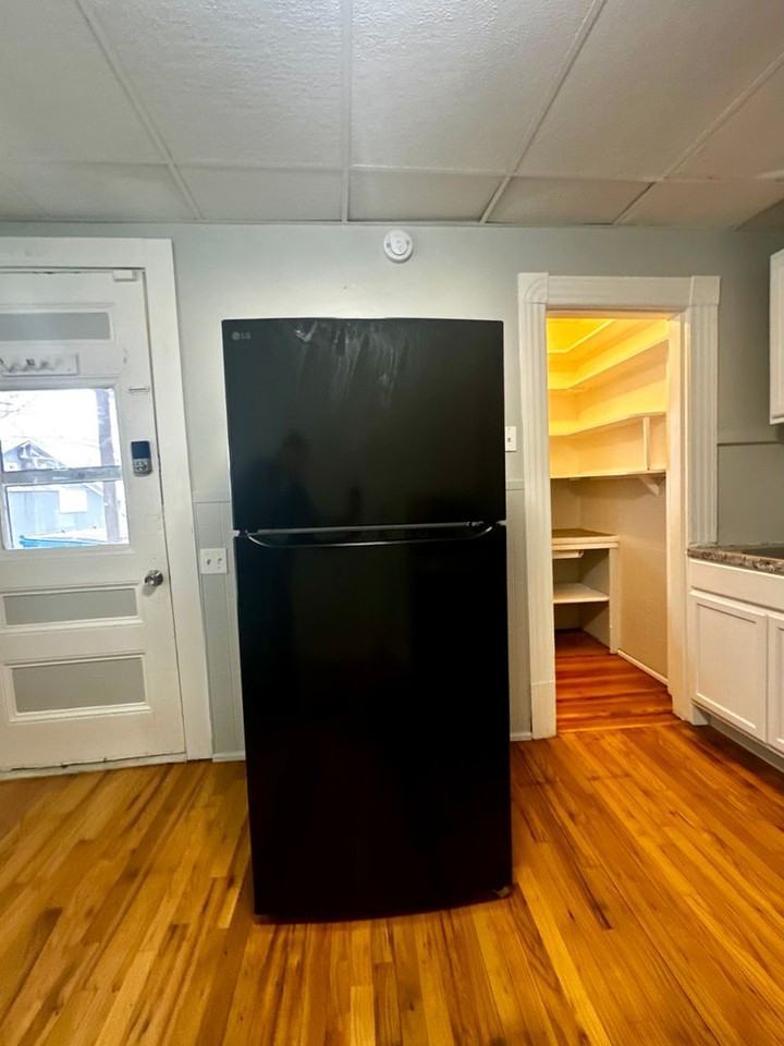 878 Chicopee St - Photo 4 of 20