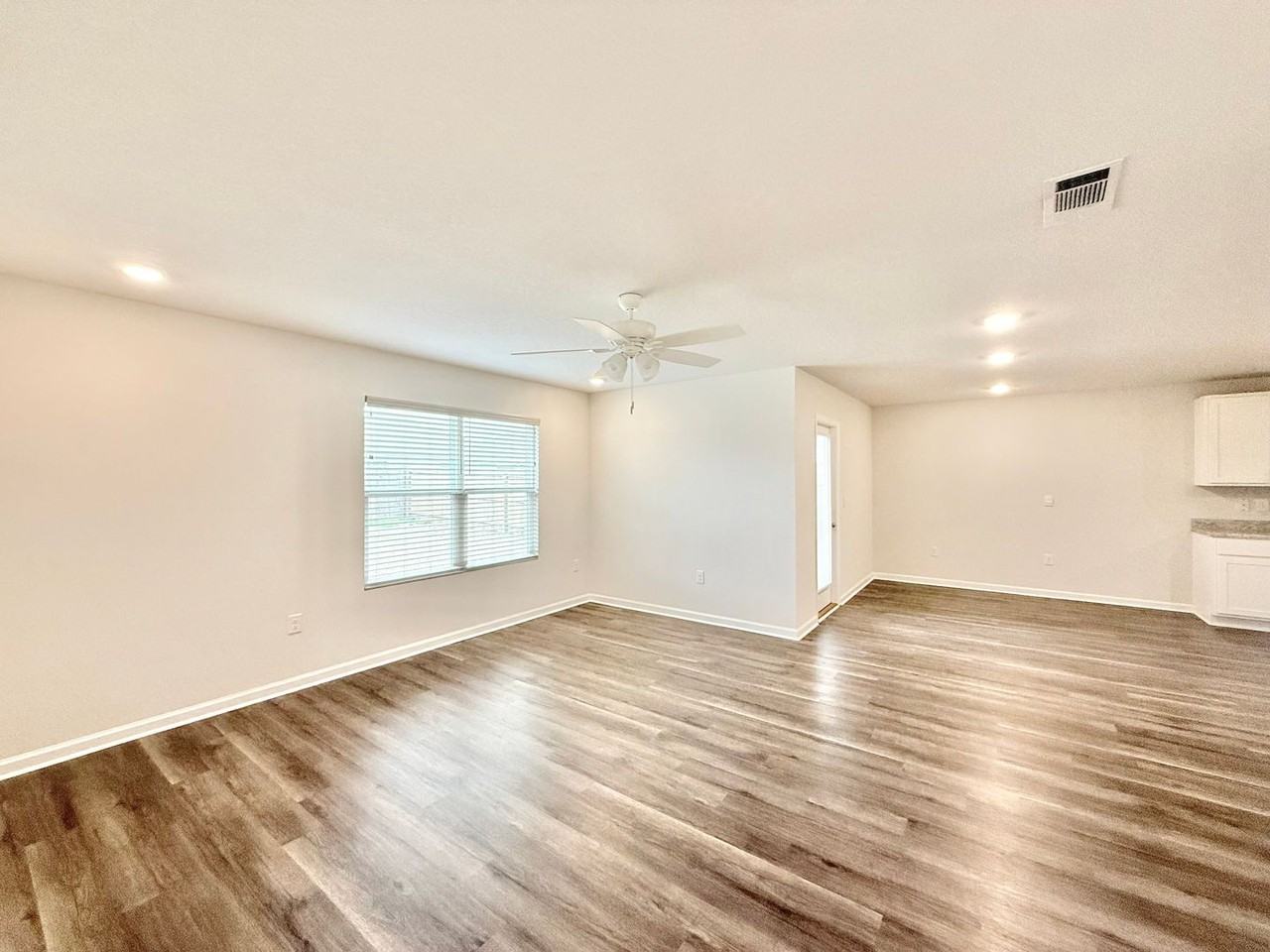 4400 White Cedar Ct - Photo 2 of 16