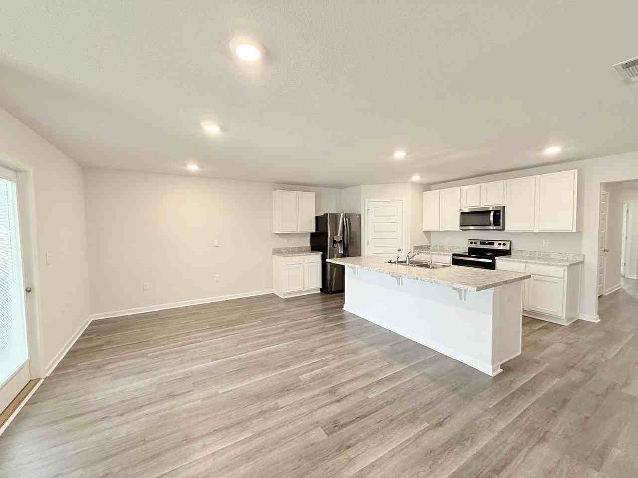 4400 White Cedar Ct - Photo 4 of 16