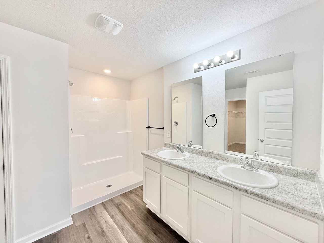 4400 White Cedar Ct - Photo 7 of 16