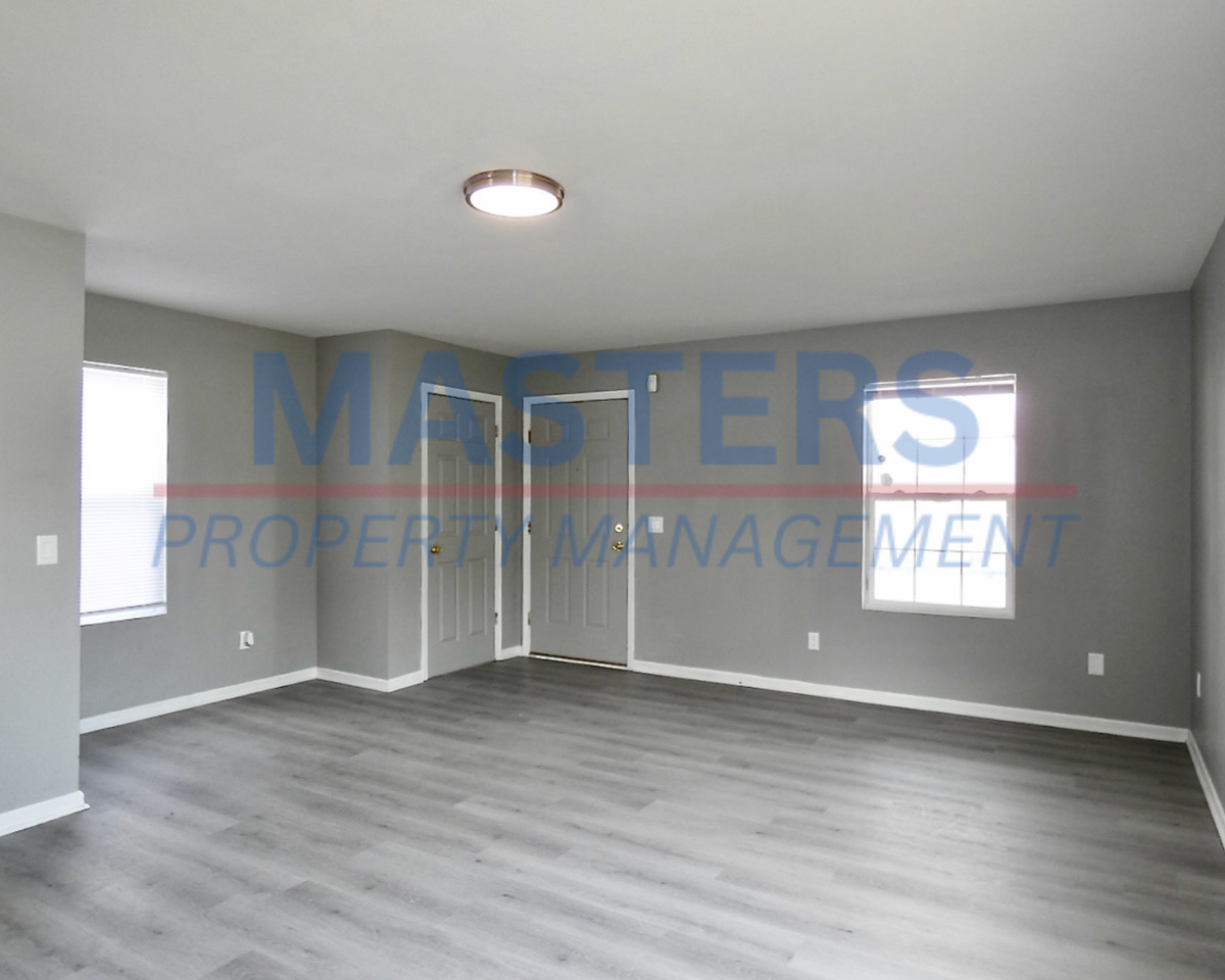 825 Hildebrand Ave - Photo 3 of 34