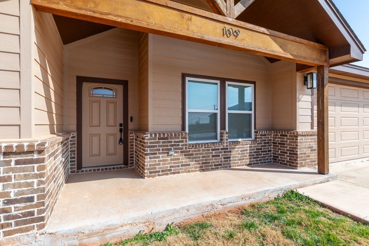 109 Corbyn Cir - Photo 2 of 36