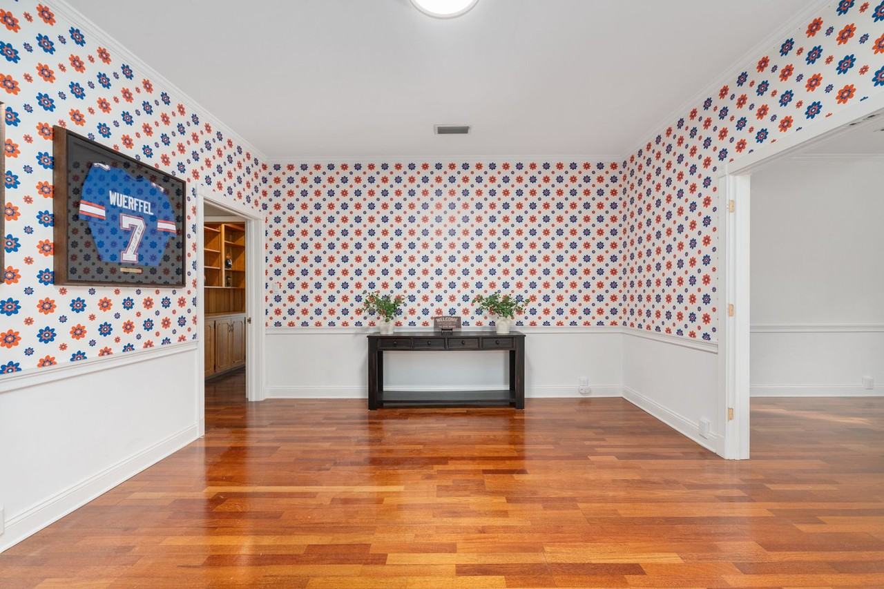 2222 W University Ave - Photo 2 of 50