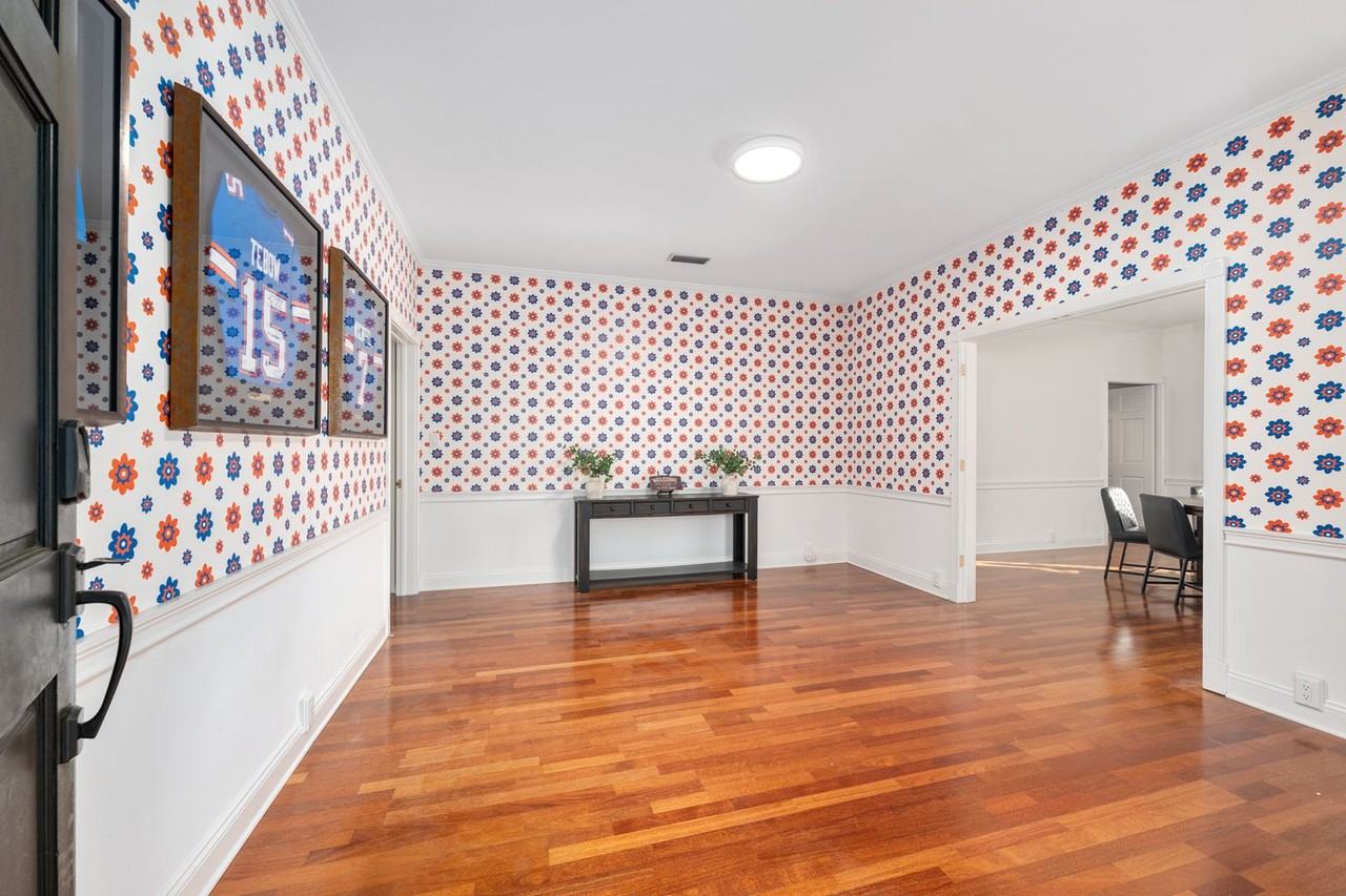 2222 W University Ave - Photo 5 of 50