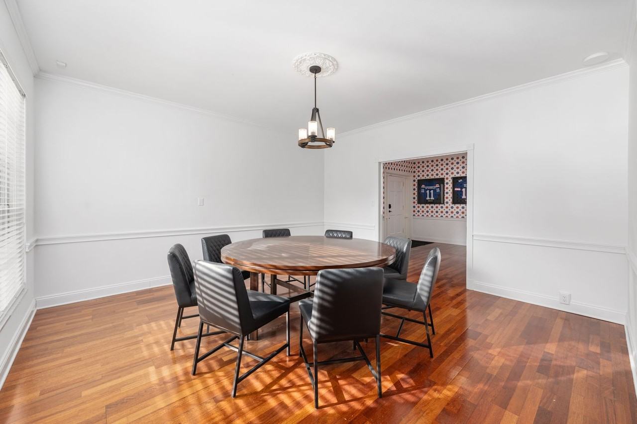 2222 W University Ave - Photo 7 of 50