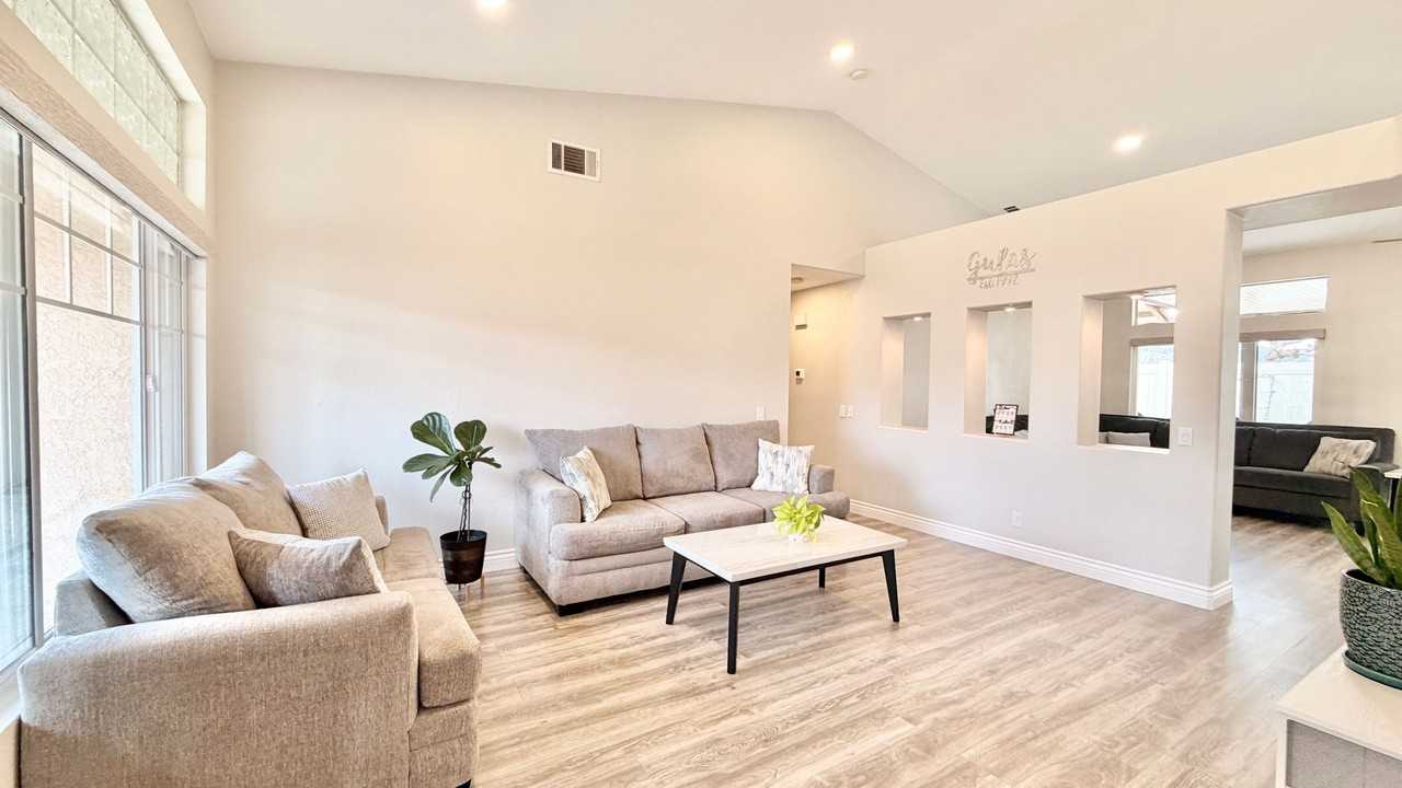 4853 Lake Shore Pl - Photo 5 of 50