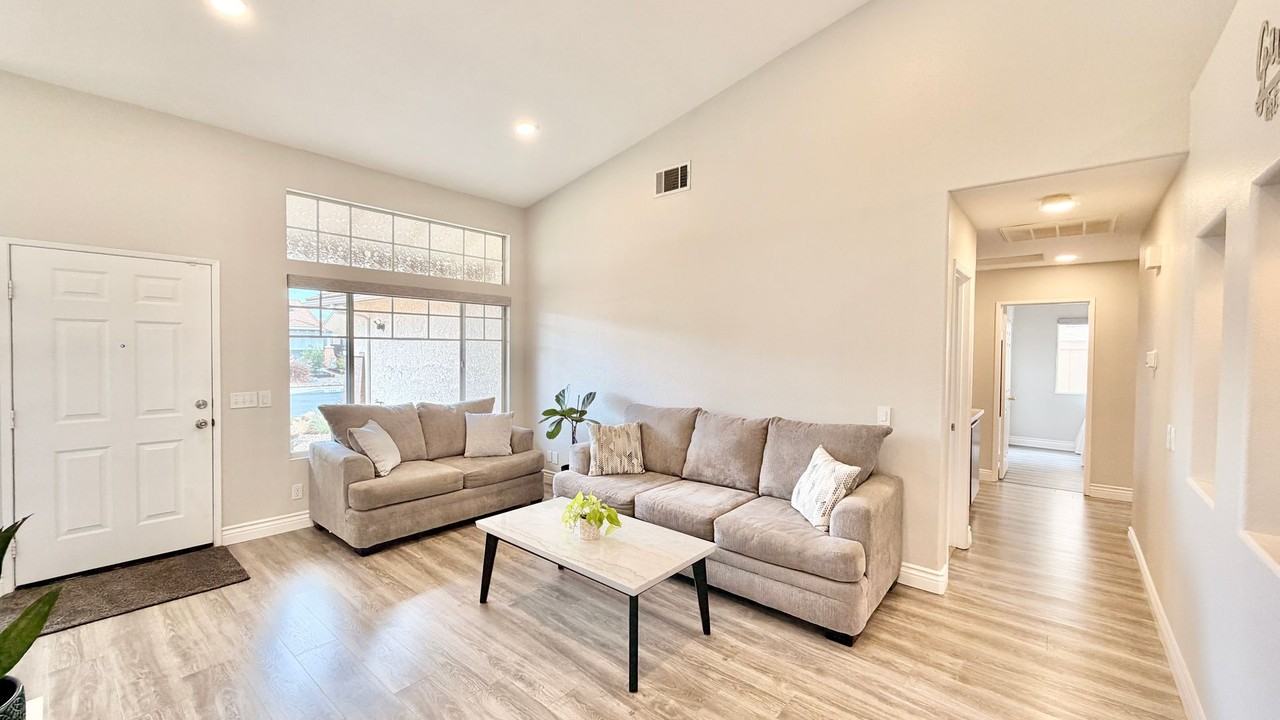 4853 Lake Shore Pl - Photo 6 of 50