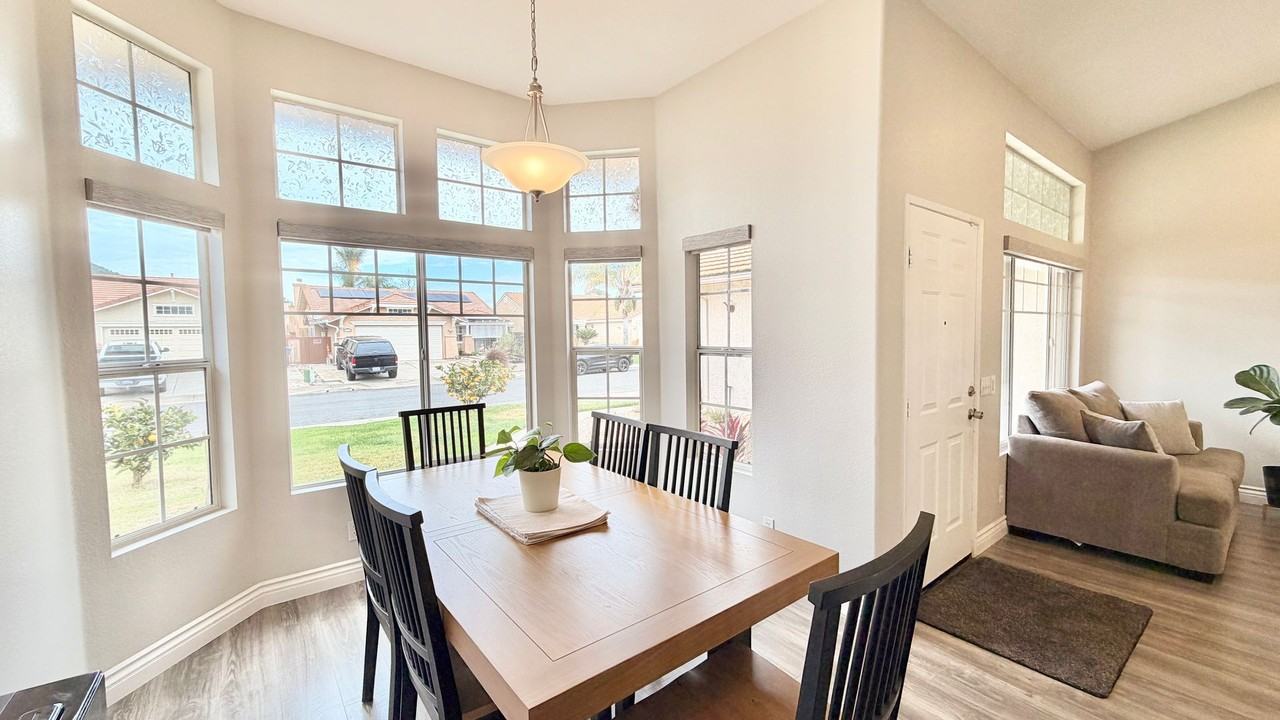 4853 Lake Shore Pl - Photo 7 of 50