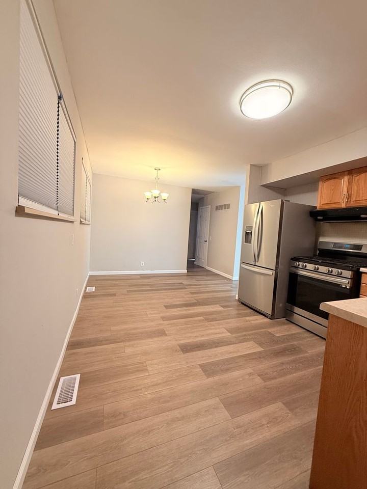 685 Crabapple Ln - Photo 5 of 20