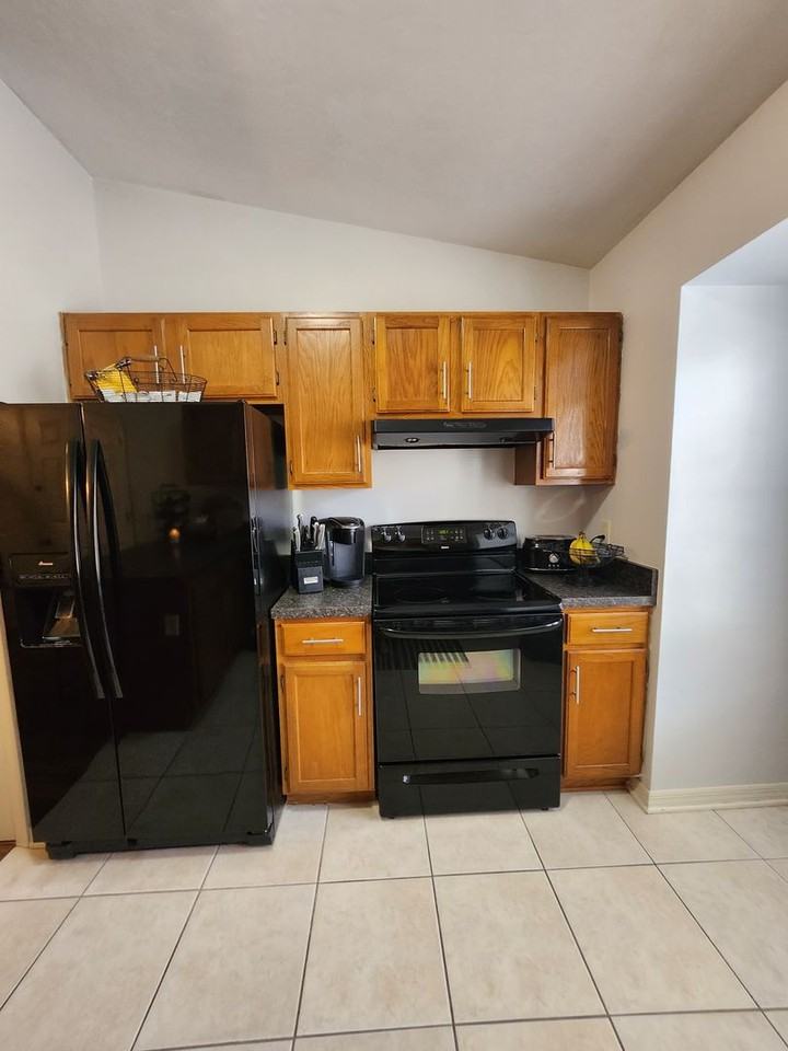 4801 Nw 2nd Pl - Photo 5 of 35