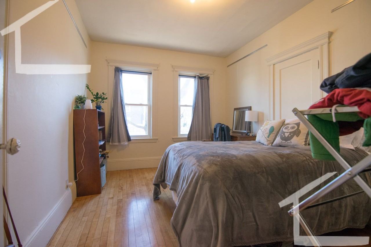 228 Harvard St - Photo 4 of 12