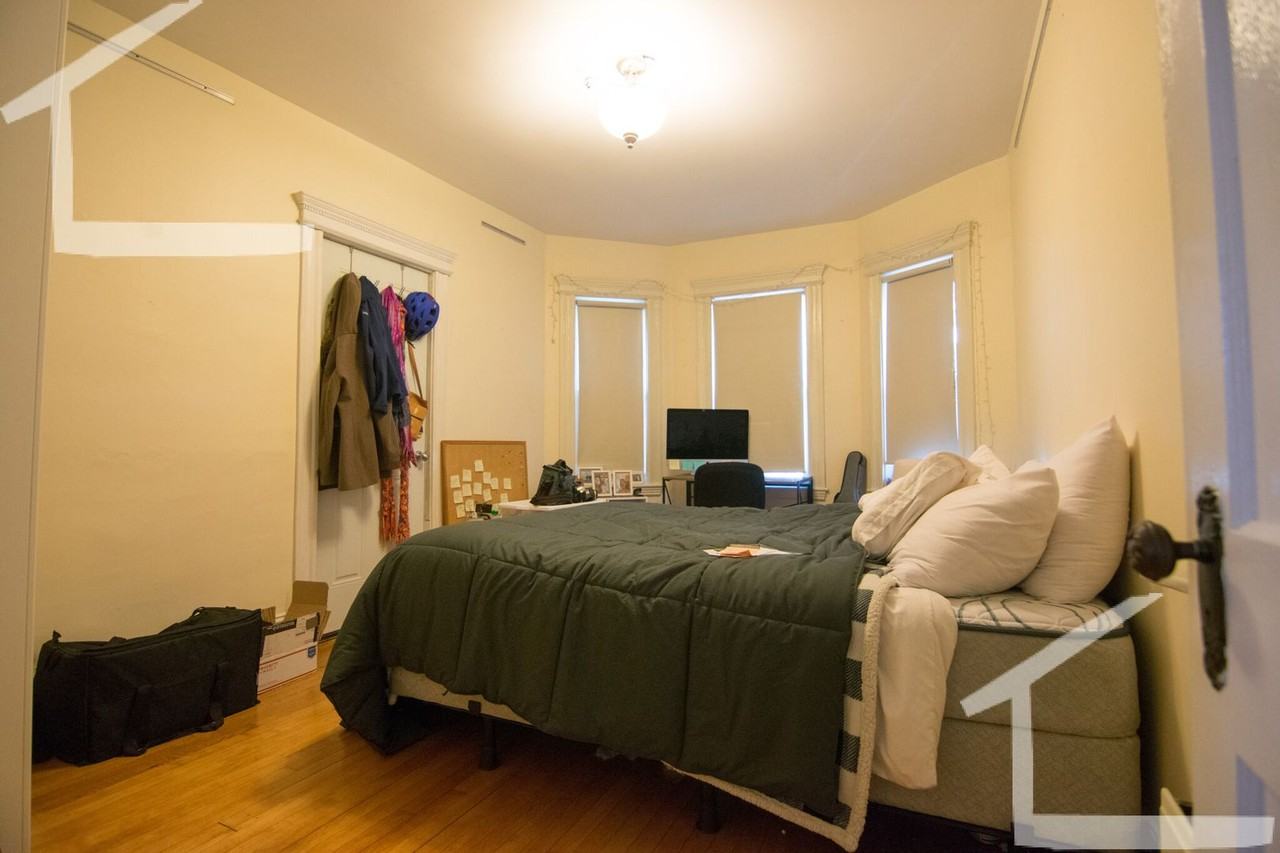 228 Harvard St - Photo 5 of 12