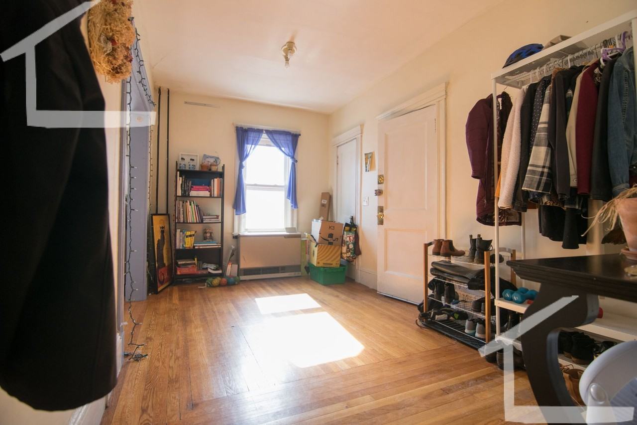 228 Harvard St - Photo 6 of 12