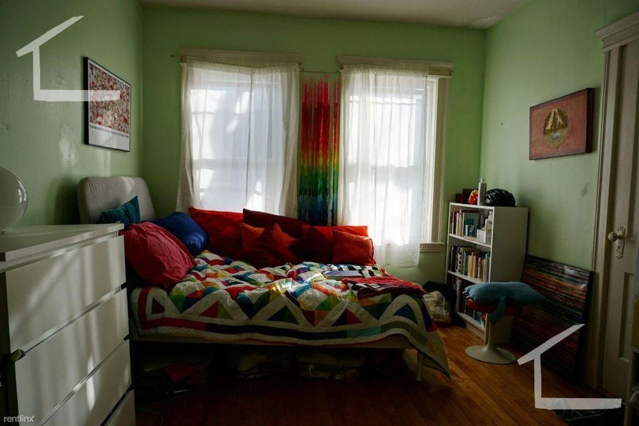 228 Harvard St - Photo 7 of 12