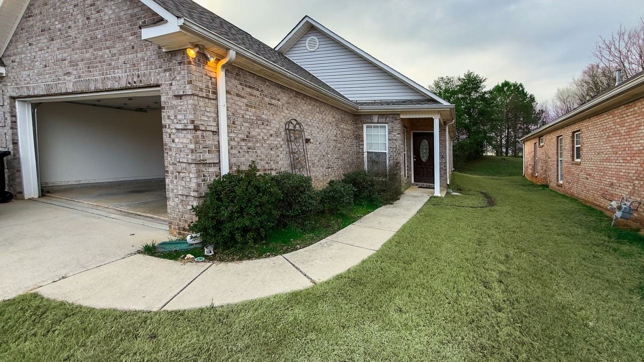 4865 Longmeadow Dr - Photo 2 of 11