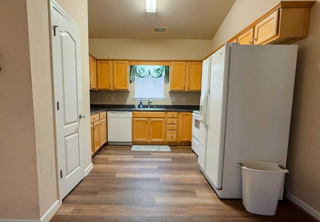 4865 Longmeadow Dr - Photo 3 of 11