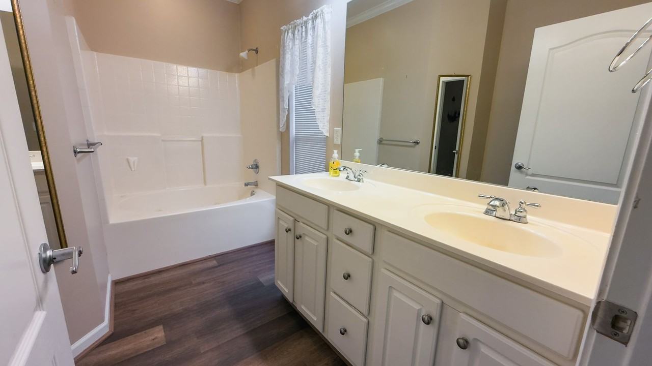 4865 Longmeadow Dr - Photo 6 of 11