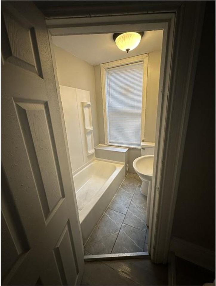 1226 W Firth St - Photo 2 of 12